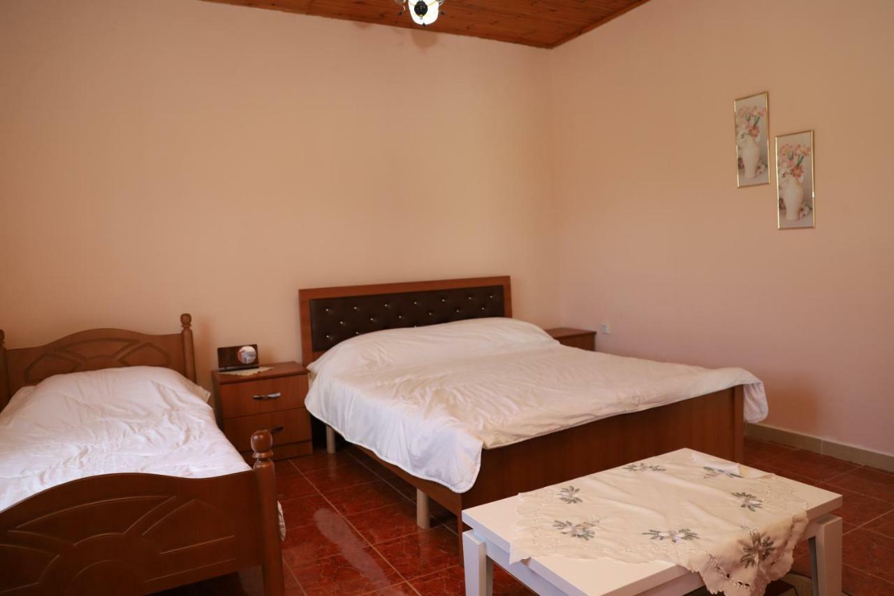 Guest House Pashollari Berat Exterior foto