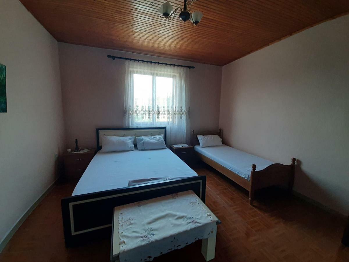 Guest House Pashollari Berat Exterior foto